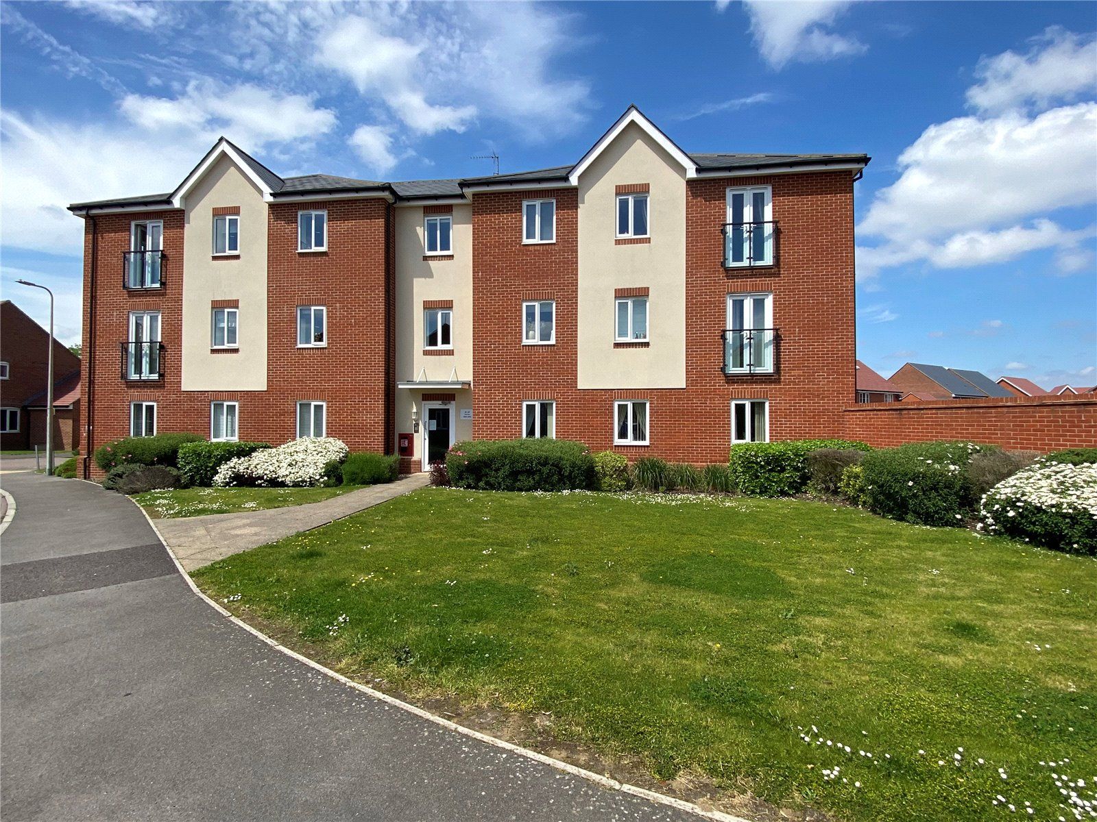 2 bed flat for sale in Tabby Drive, Three Mile Cross, Reading RG7 Zoopla