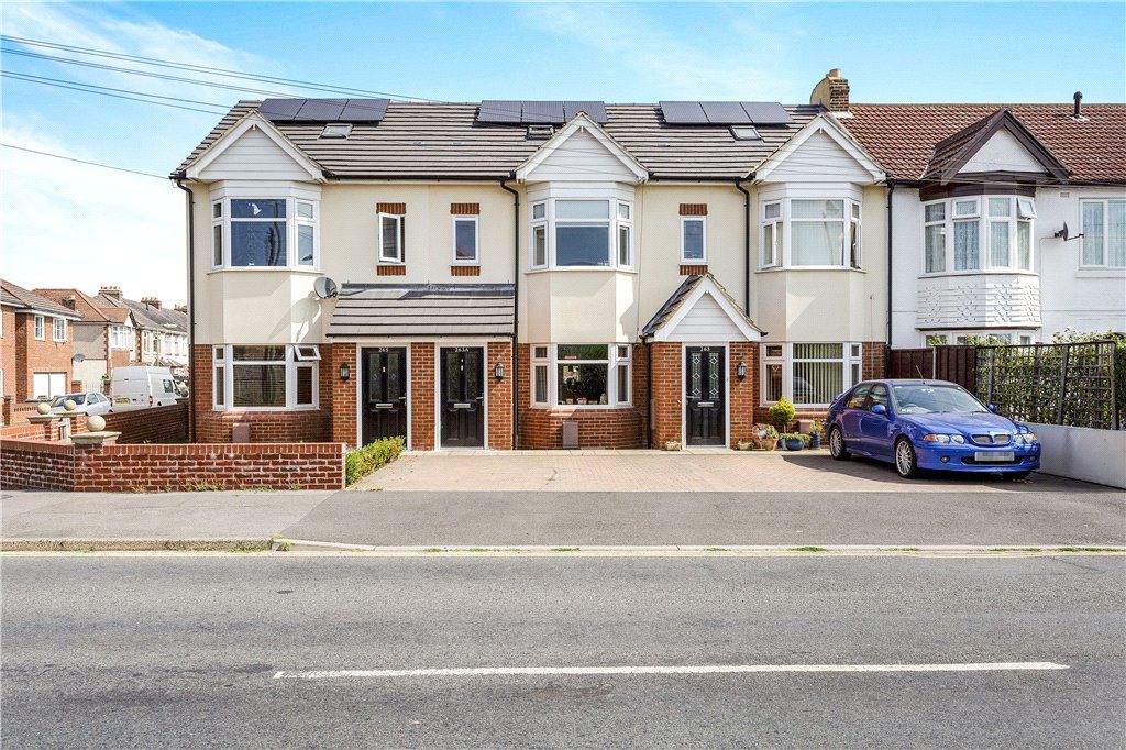 3 bed terraced house for sale in White Hart Lane, Fareham, Portchester