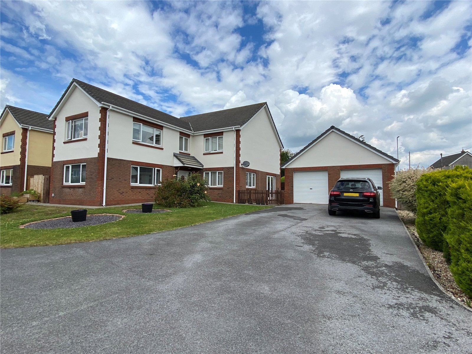 4 bed detached house for sale in Dyffryn Tywi, Carmarthen