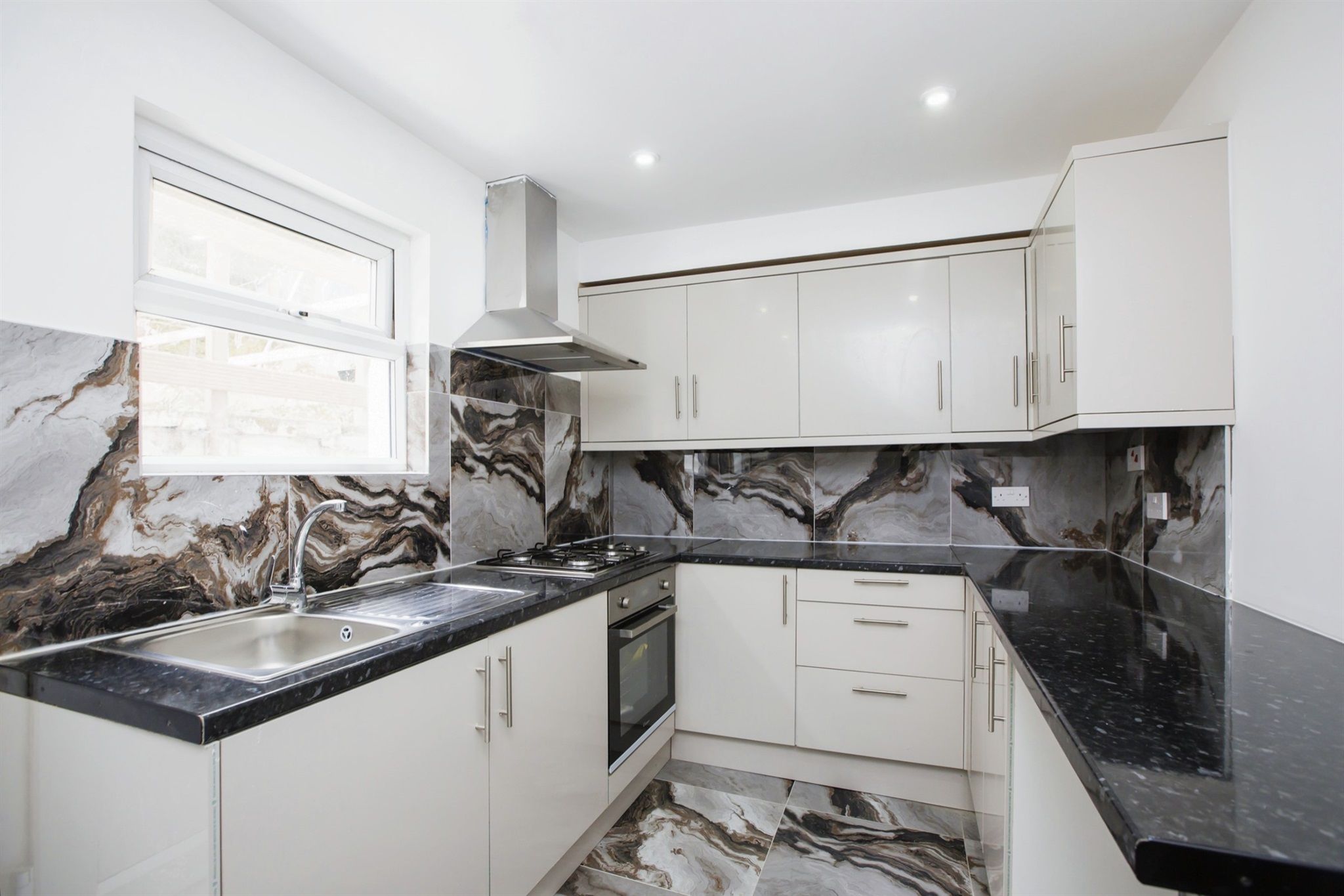 2 bed end terrace house for sale in Shay Lane, Illingworth, Halifax HX3