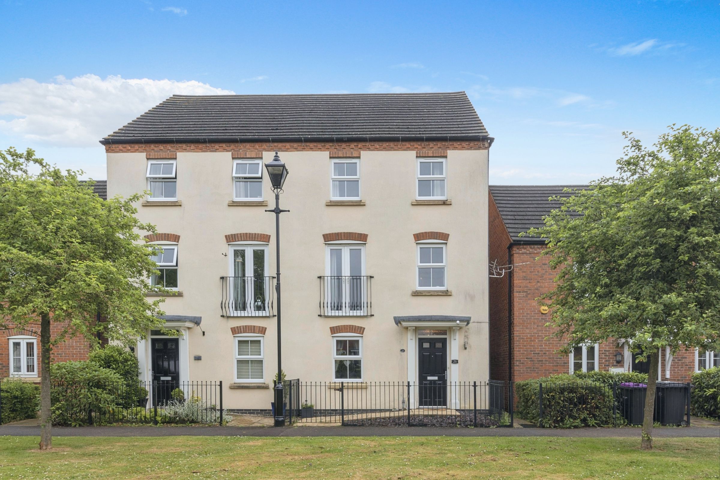 4 bed semidetached house for sale in Renfrew Drive, Greylees, Sleaford