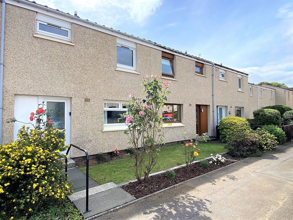 3 bed terraced house for sale in Russell Court, Dunfermline KY11 Zoopla