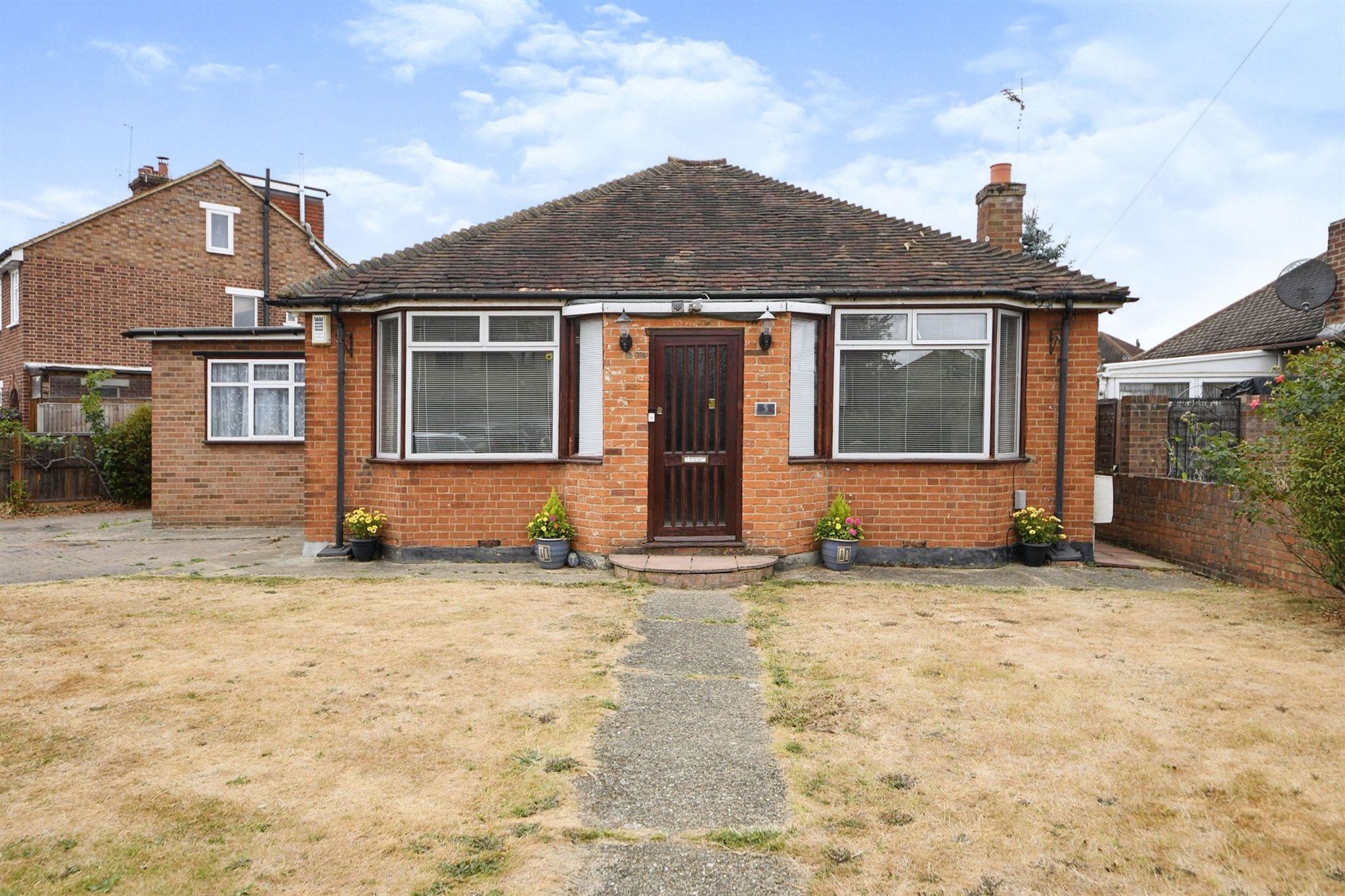 2 bed detached bungalow for sale in Highbury Avenue, Hoddesdon EN11