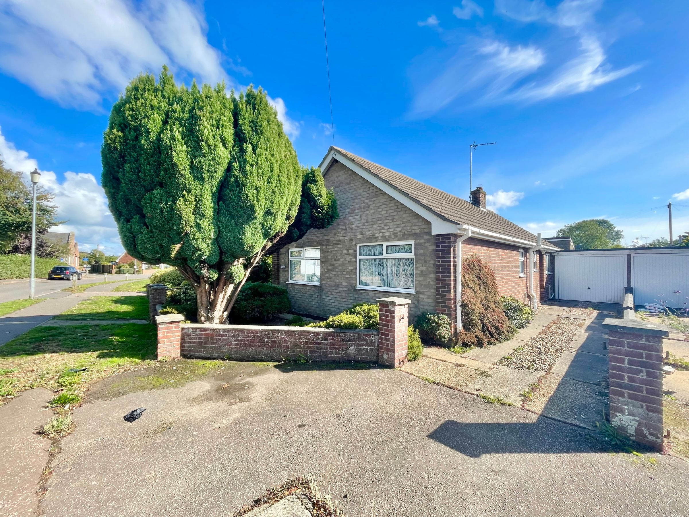 3 bed detached bungalow for sale in Black Street, WintertonOnSea