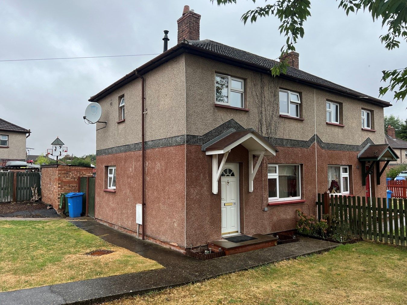 2 bed semidetached house for sale in Queen Elizabeth Crescent