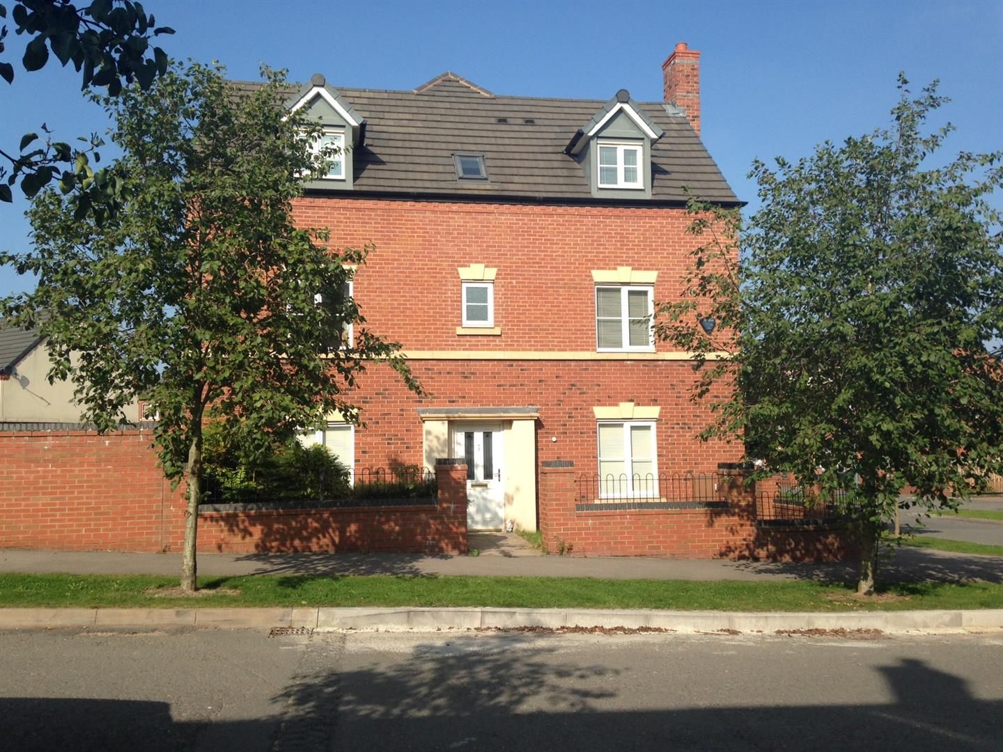 5 bed town house to rent in Bainbridge Road, Smethwick B66 Zoopla