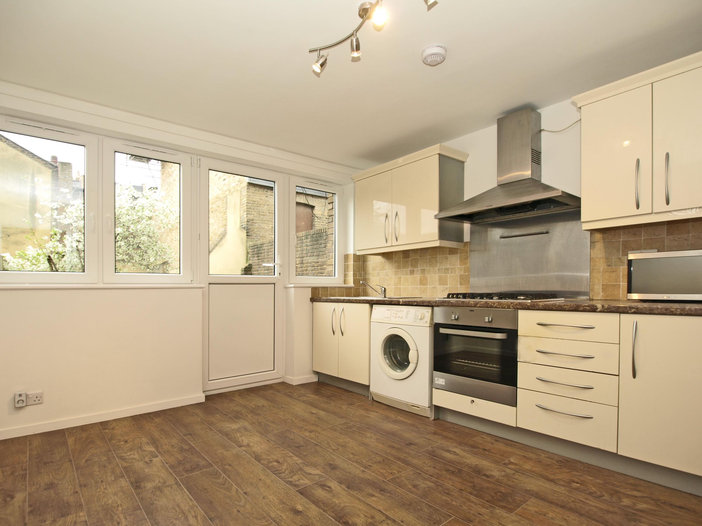 4 bed flat to rent in Brecon Road, Hammersmith, London W6 Zoopla