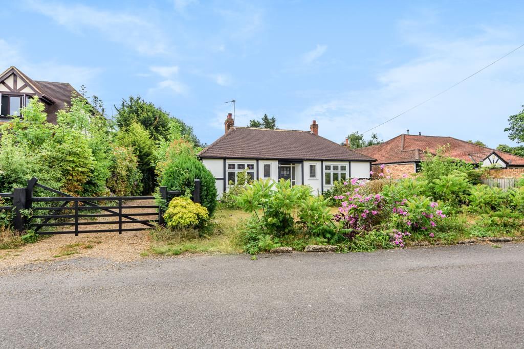 3 bed detached bungalow for sale in Wraysbury, Staines TW19 Zoopla