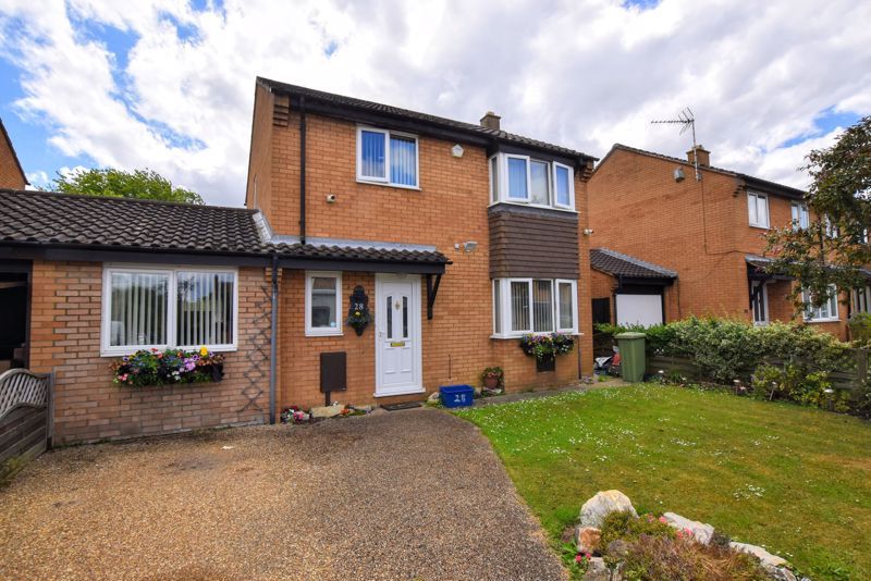 3 bed detached house for sale in Dexter Avenue, Oldbrook, Milton Keynes