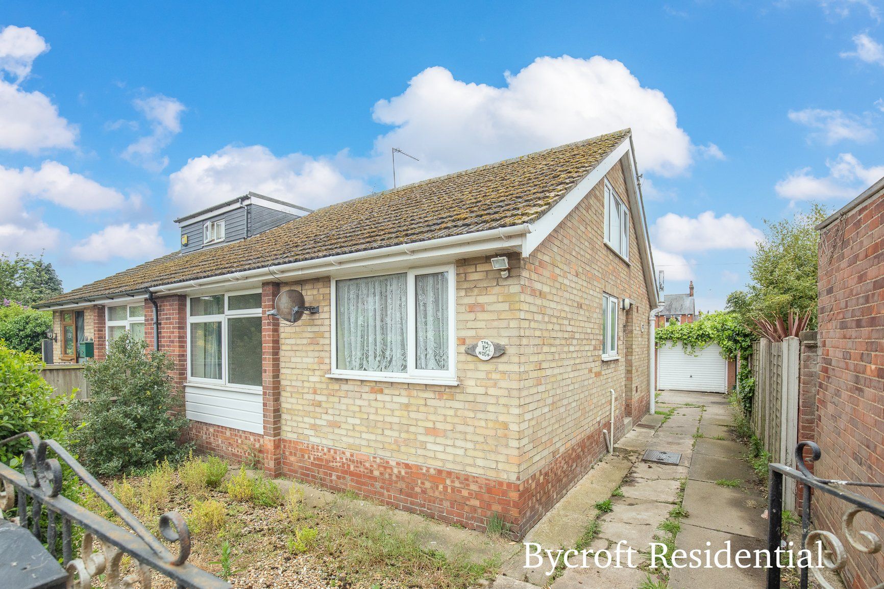 2 bed semidetached bungalow for sale in Albany Close, Great Yarmouth