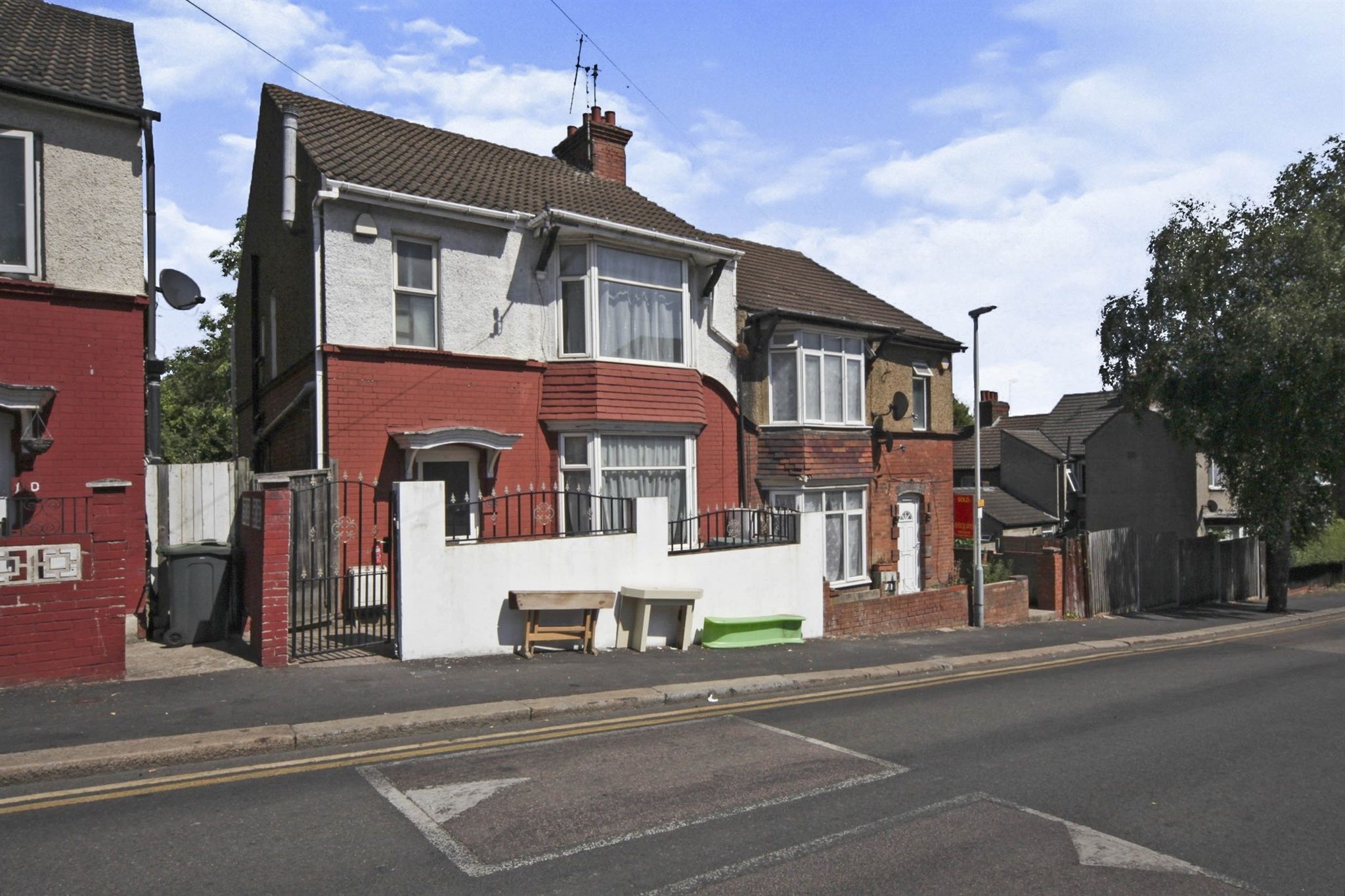 3 bed semidetached house for sale in Ashburnham Road, Luton LU1 Zoopla