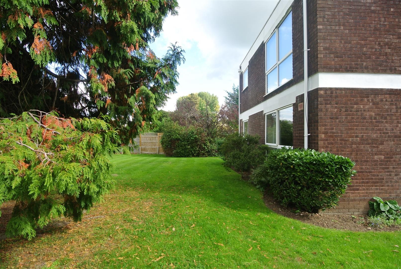 2 bed flat to rent in Rydens Road, WaltonOnThames KT12 Zoopla