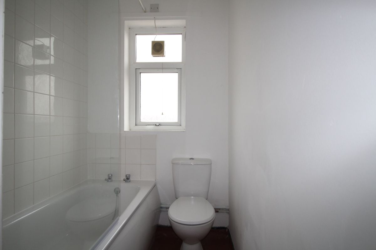 2 bed flat to rent in Market Parade, Havant, Hampshire PO9 Zoopla