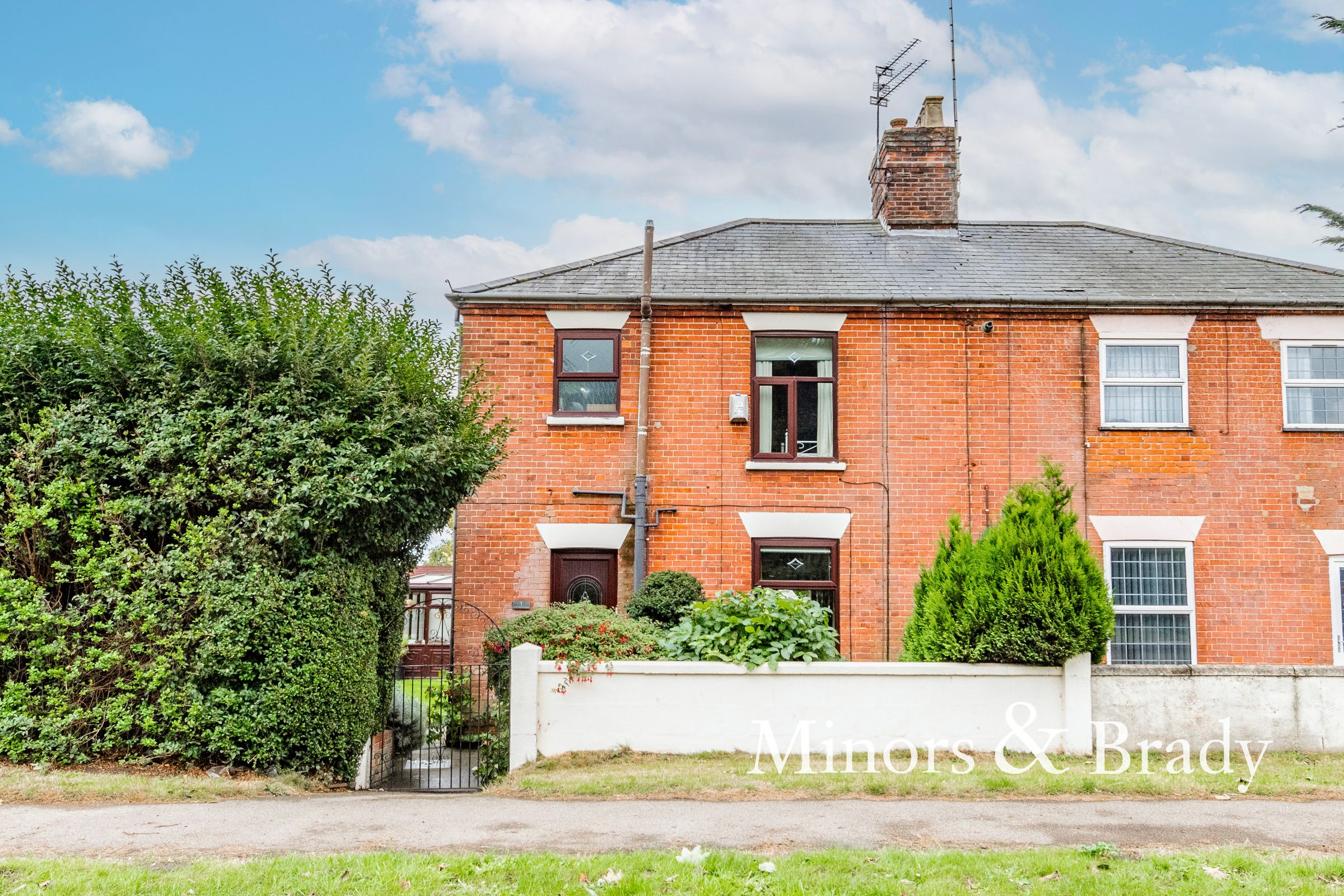 4 bed semidetached house for sale in Lowestoft Road, Gorleston, Great