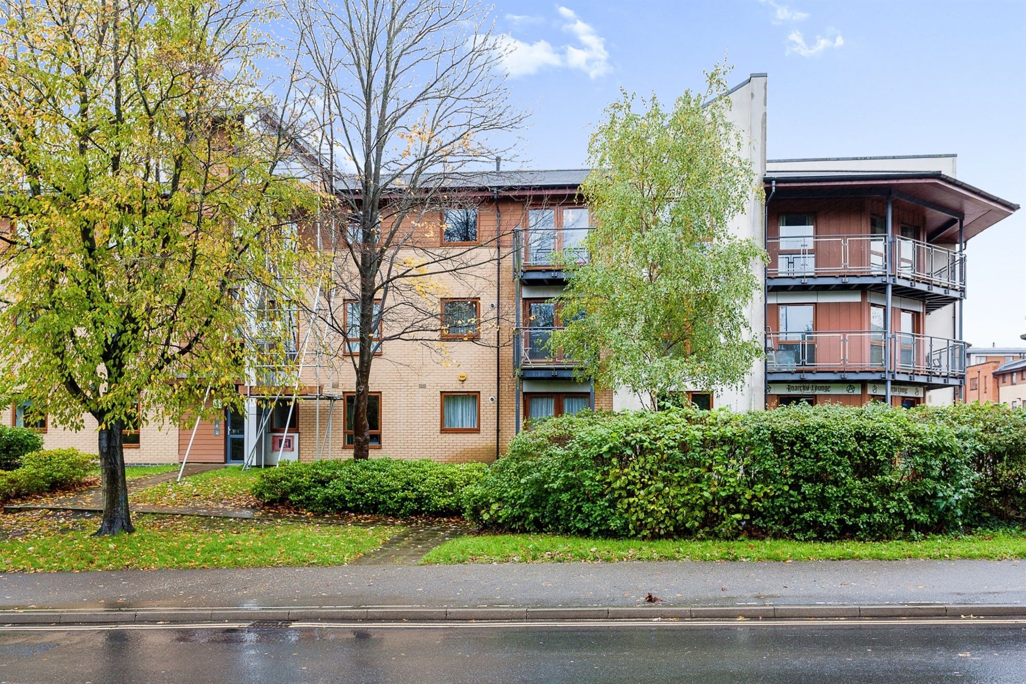 2 bed flat for sale in Commonwealth Drive, Crawley RH10 Zoopla