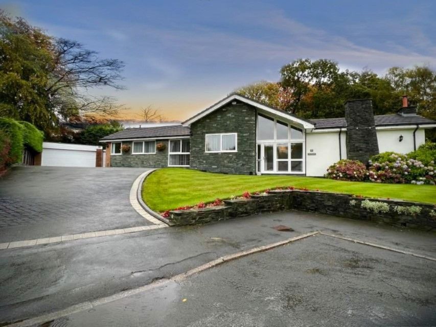 4 bed bungalow for sale in 7 Ravenswood Drive, Heaton Bolton BL1 Zoopla