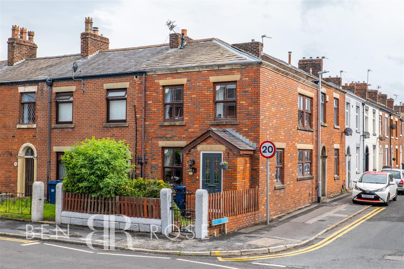 3 bed end terrace house for sale in Stanifield Lane, Farington, Leyland