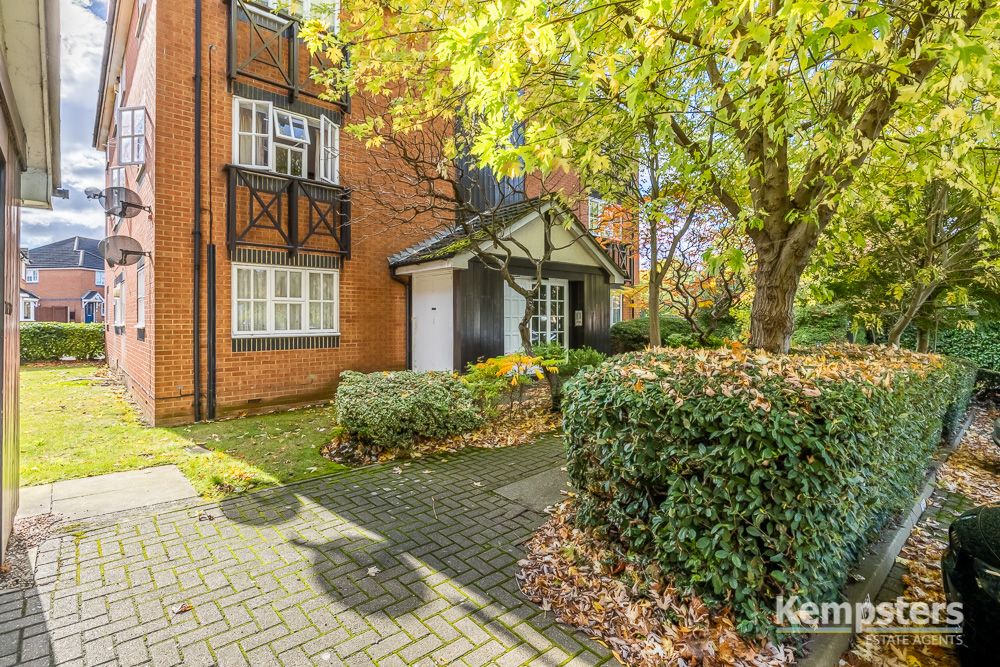 Studio to rent in Dudley Close, Grays RM16 Zoopla