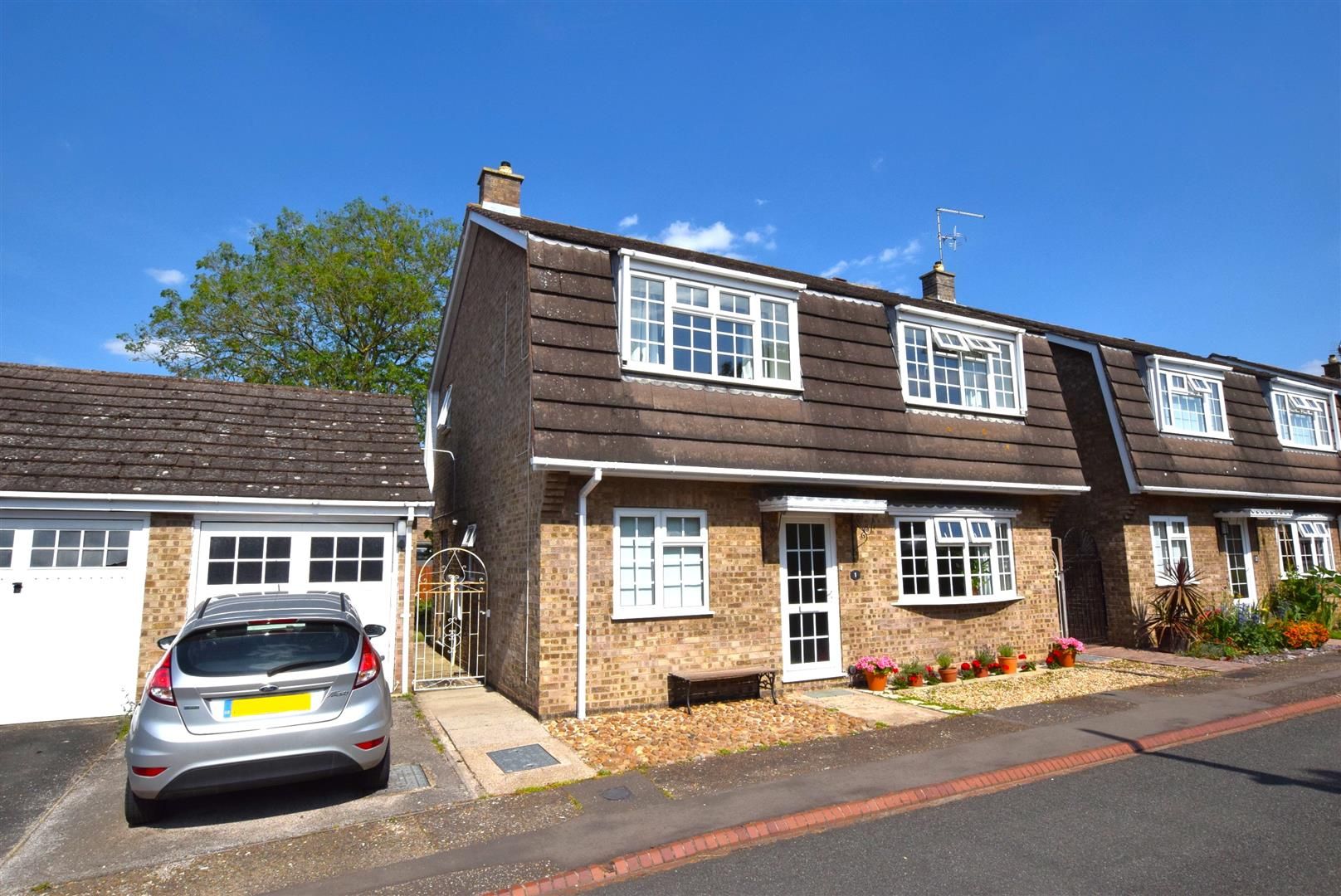 4 bed detached house for sale