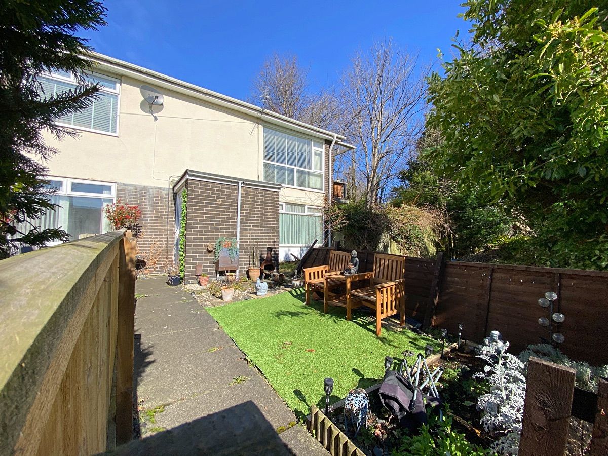 2 bed flat for sale in Farnham Close, Lemington, Newcastle Upon Tyne