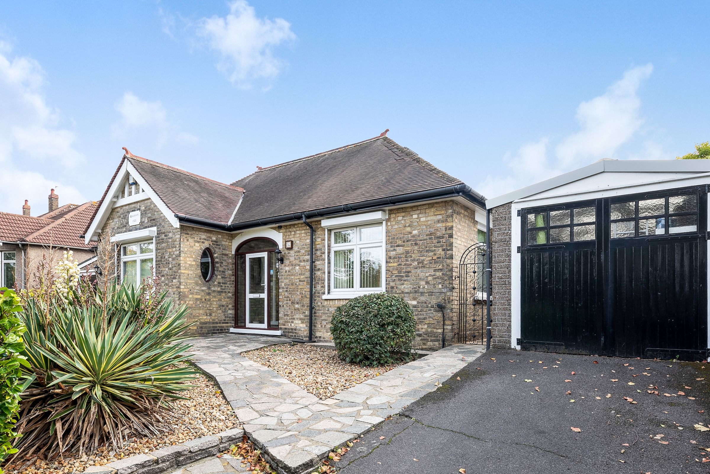4 bed detached bungalow for sale in Glenlea Road, London SE9 Zoopla