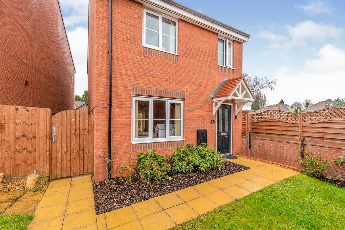 Rakegate Close, Wolverhampton, West Midlands WV10  