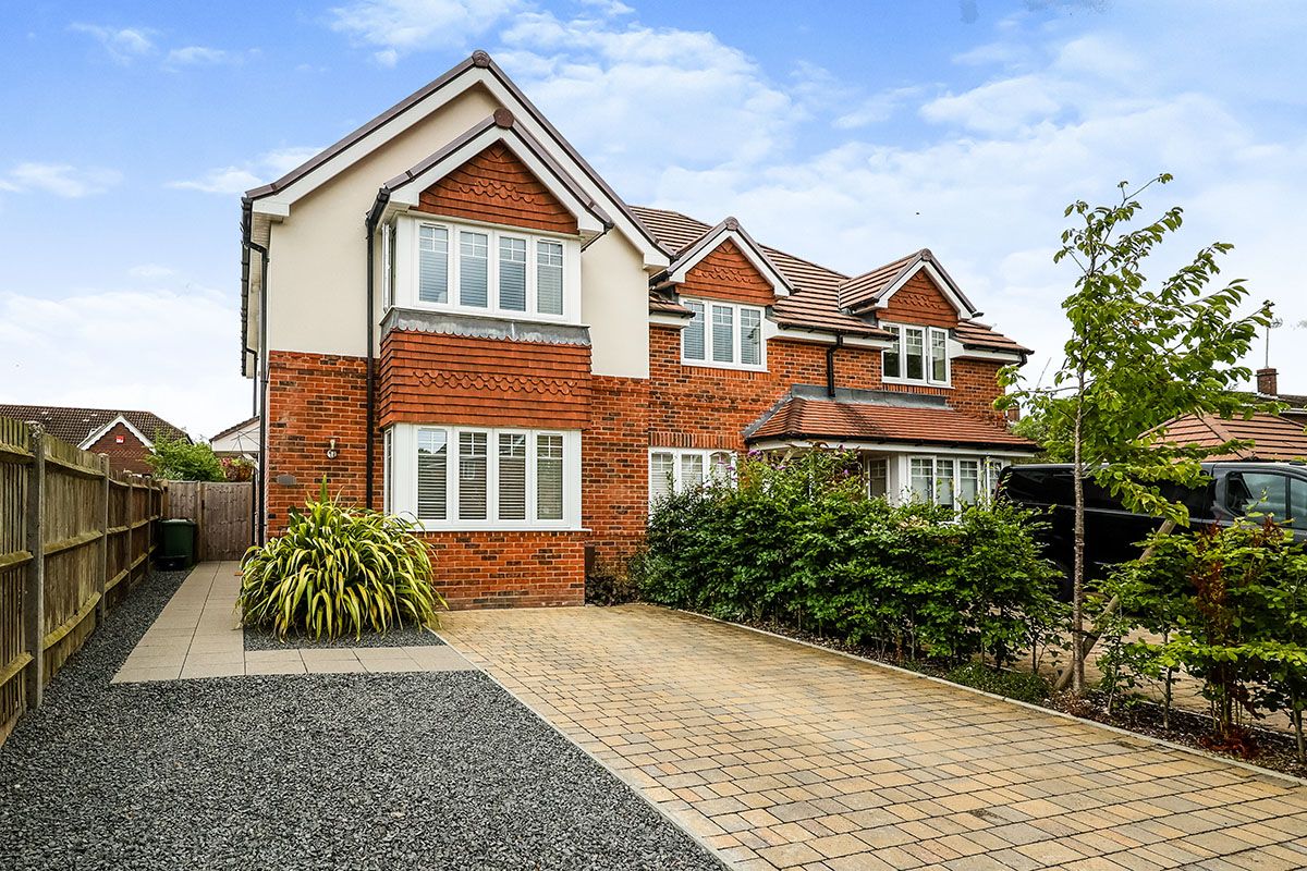 3 bed semidetached house for sale in Mill Close, Denmead