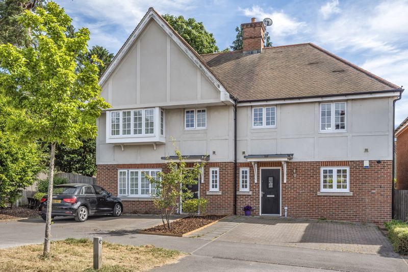 3 bed property for sale in London Road, Hindhead GU26 Zoopla