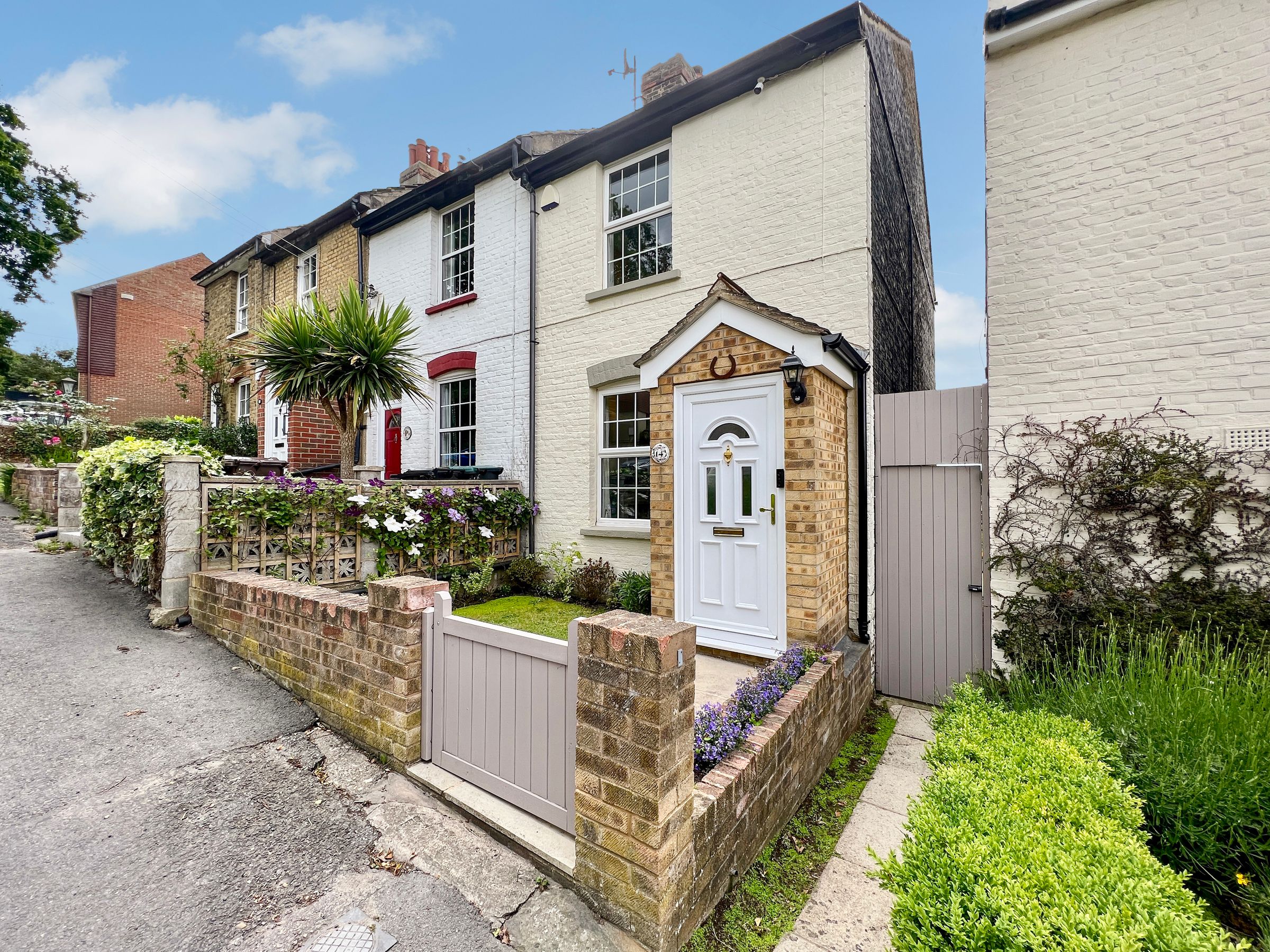 2 bed end terrace house for sale in Telegraph Hill, Higham ME3 Zoopla