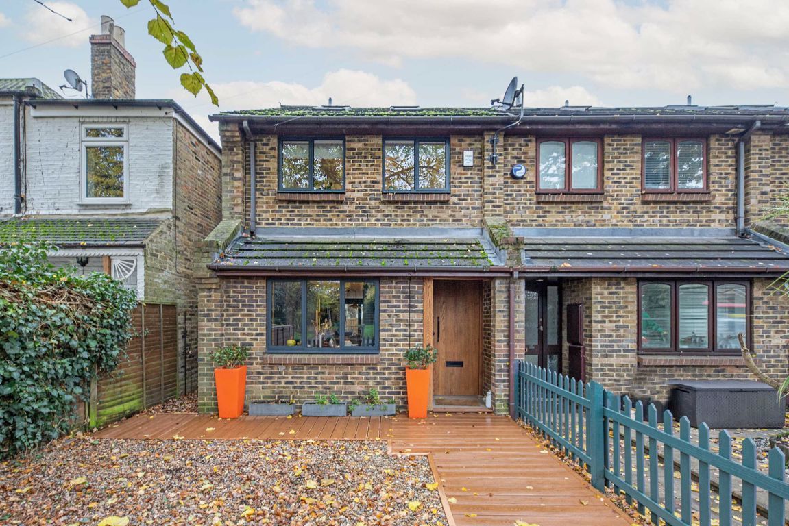 4 bed property for sale in Oak Avenue, Hampton TW12 Zoopla
