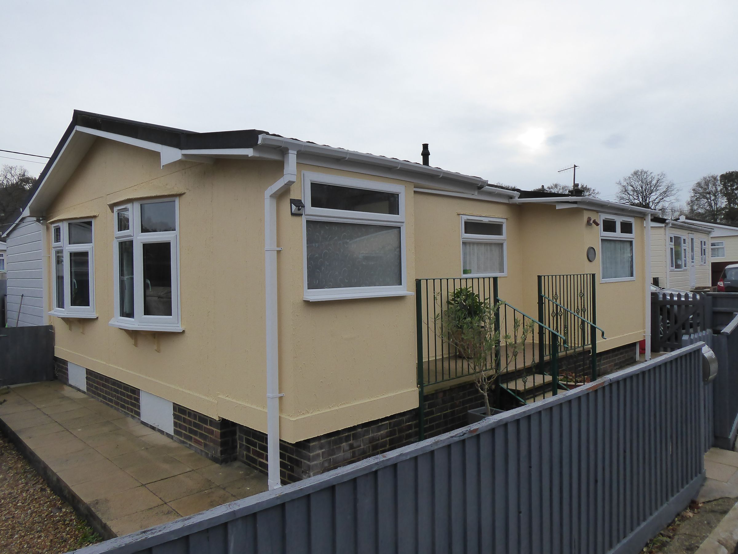 2 bed mobile/park home for sale in Drapers Copse Park, Claypits Lane