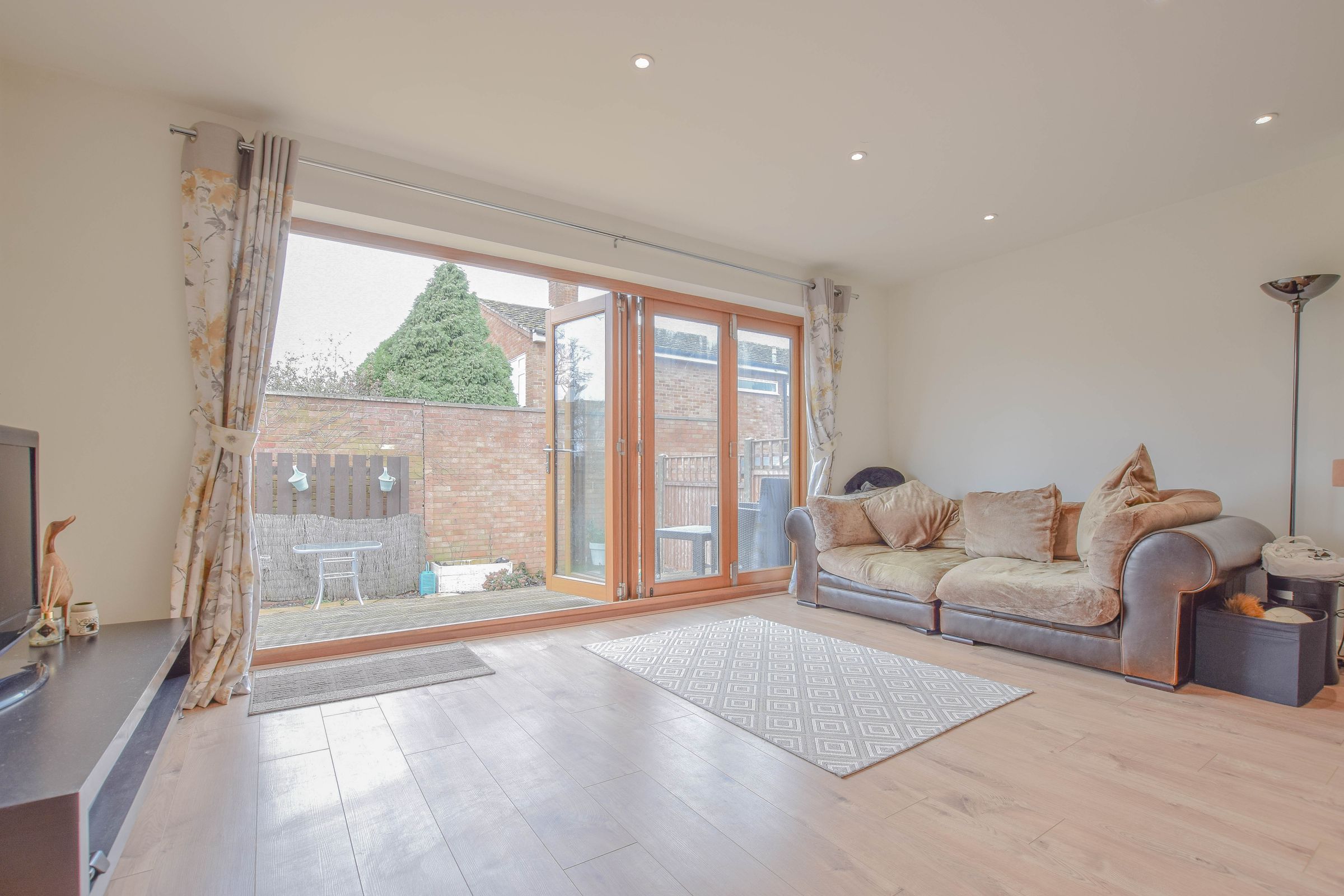 3 bed semidetached house to rent in Barclay Close, Hertford Heath