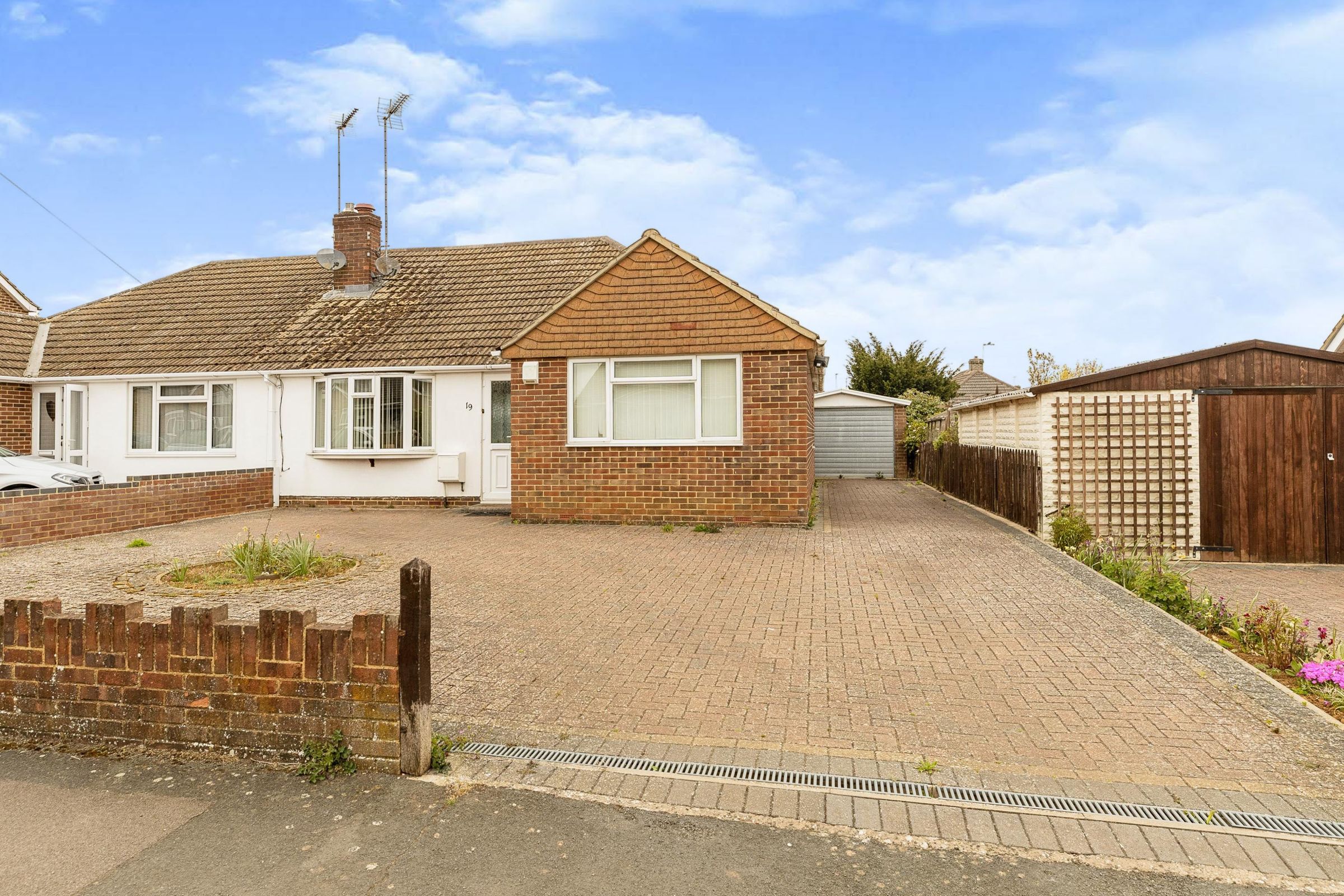 3 bed bungalow for sale in Beaconsfield Road, Banbury, Oxfordshire OX16