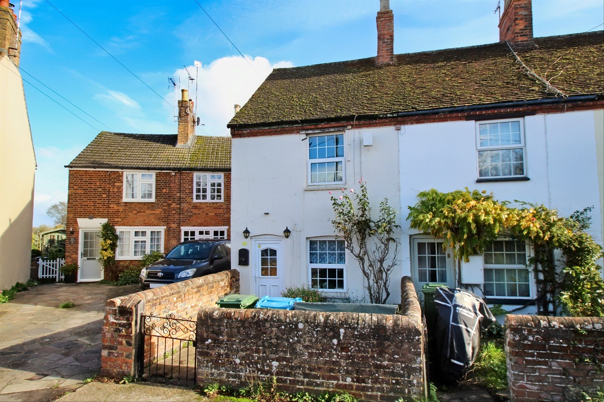 2 bed property for sale in Broughton Crossing, Broughton, Aylesbury