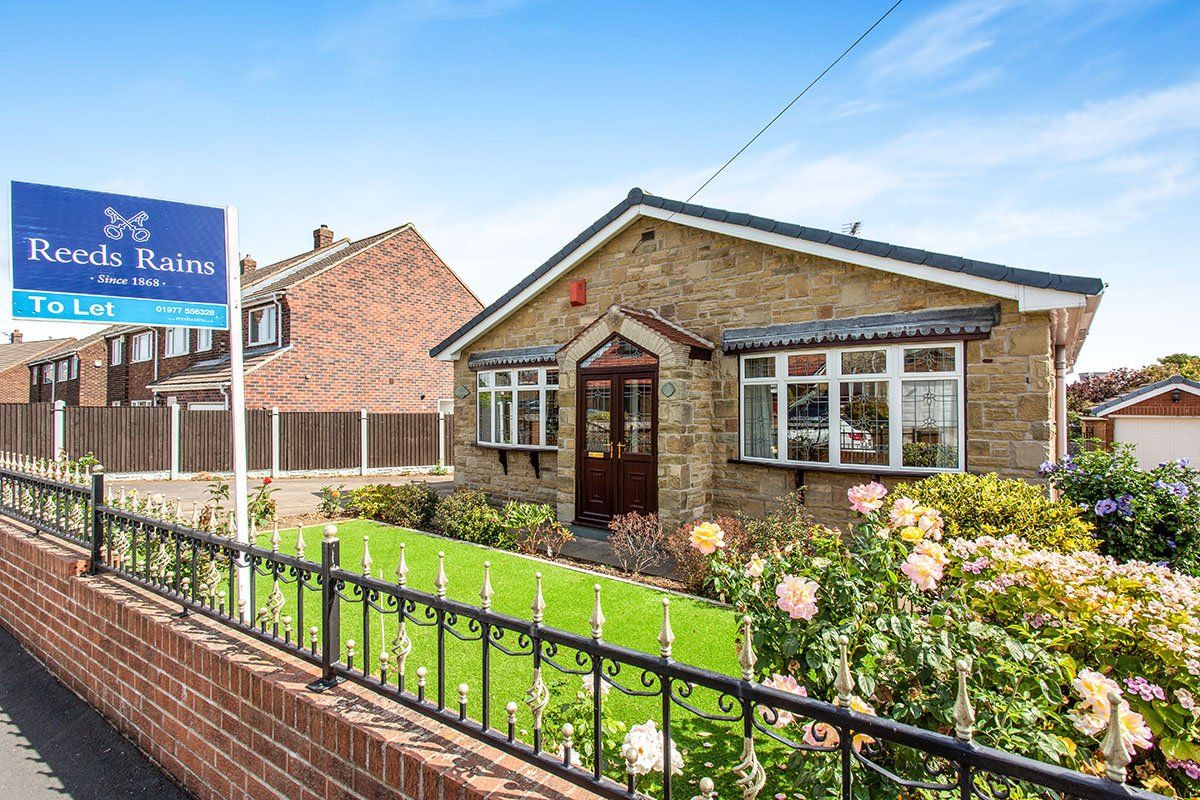 3 bed bungalow to rent in Davis Avenue, Castleford, West Yorkshire WF10