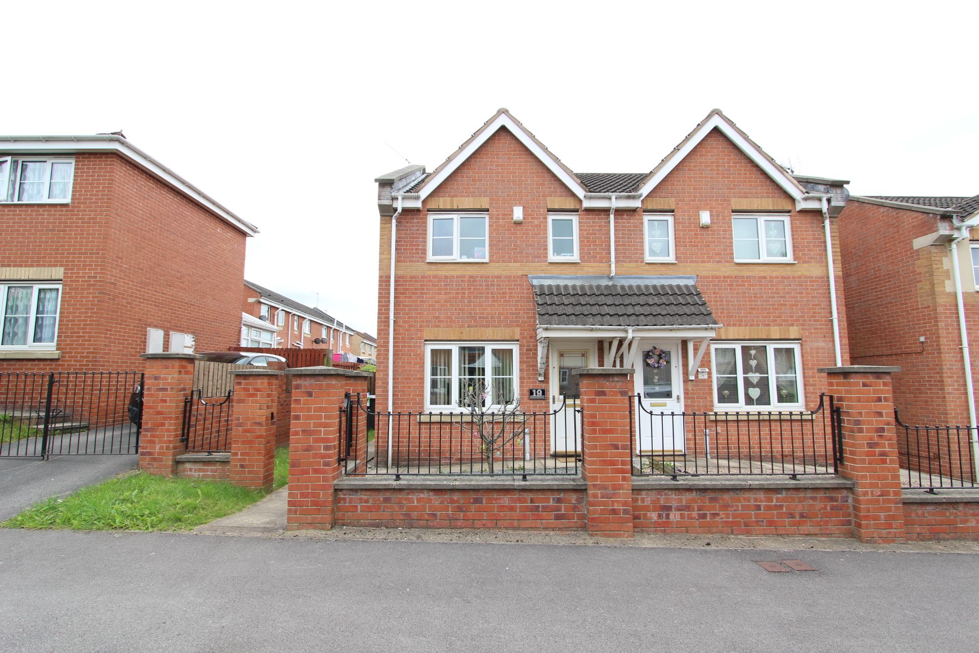 2 bed semidetached house for sale in Stirling Way, Sheffield S2 Zoopla
