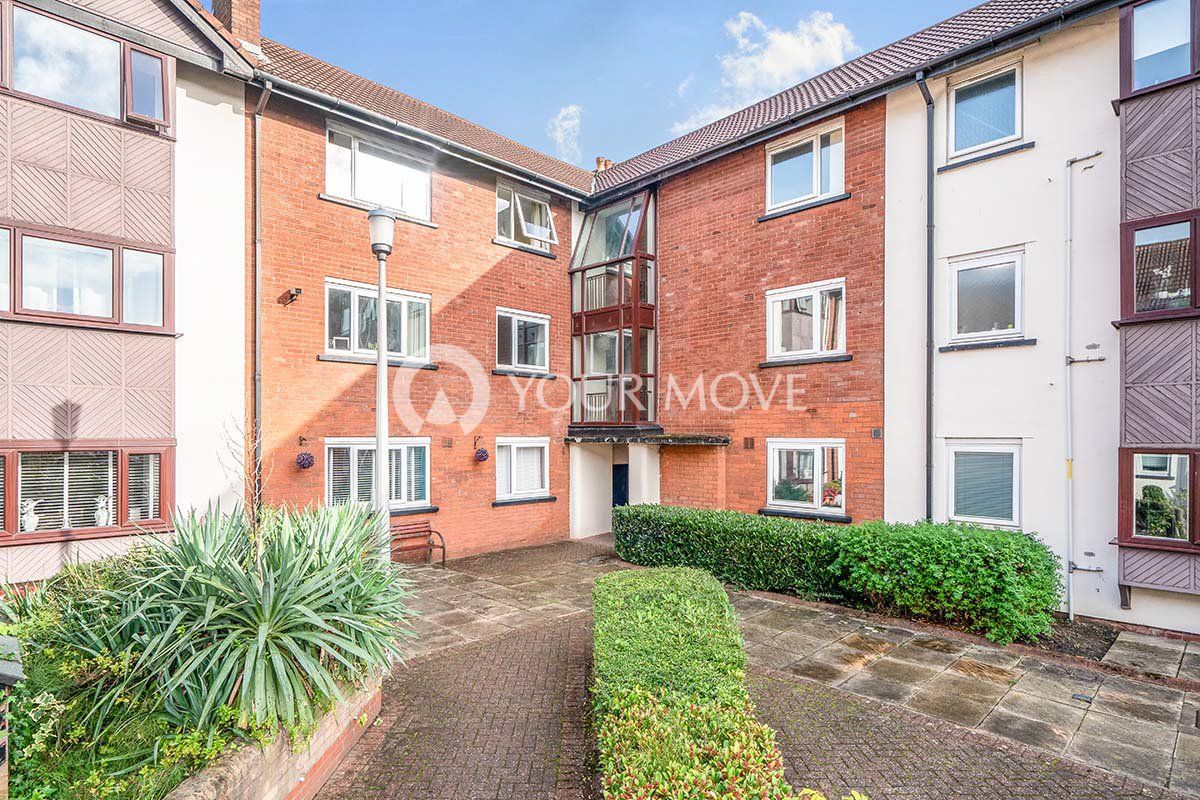 3 bed flat to rent in Canterbury Gardens, Salford, Greater Manchester
