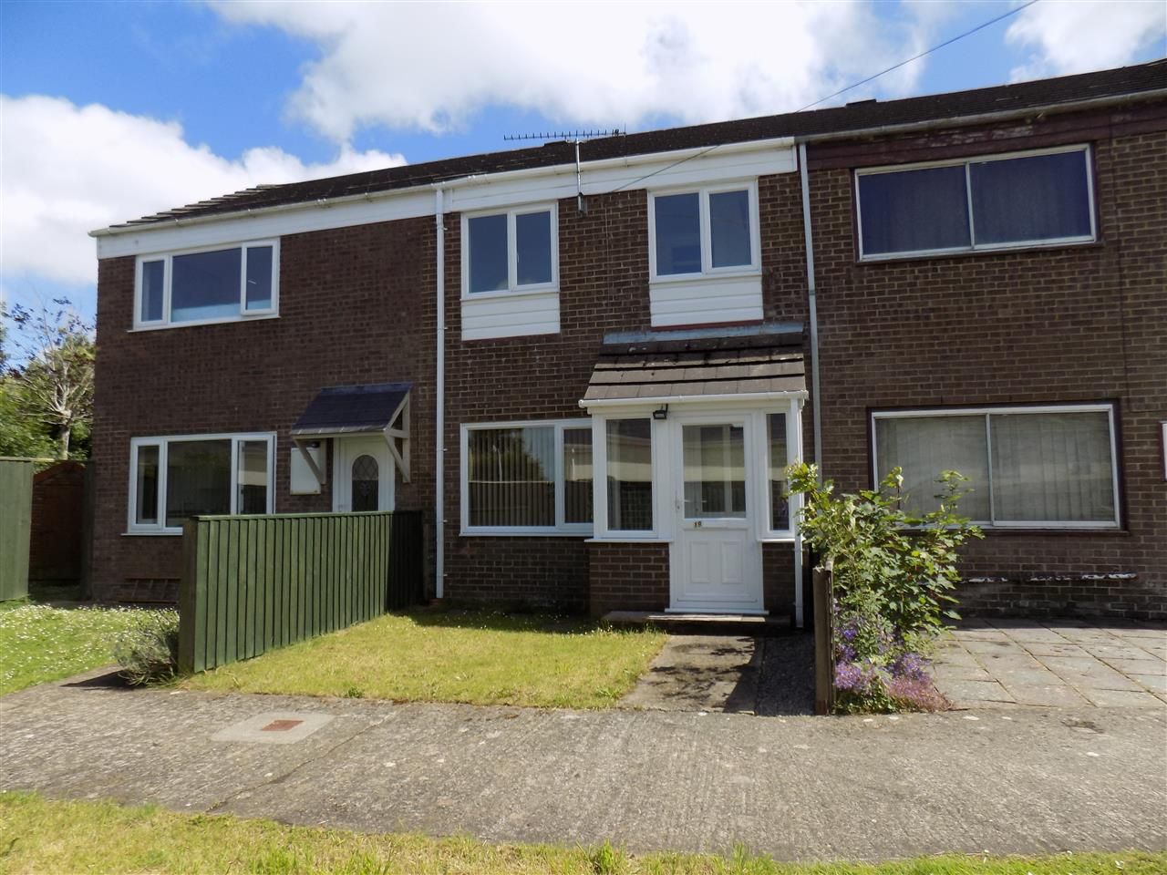 2 bed terraced house for sale in Venns Close, Merlins Bridge