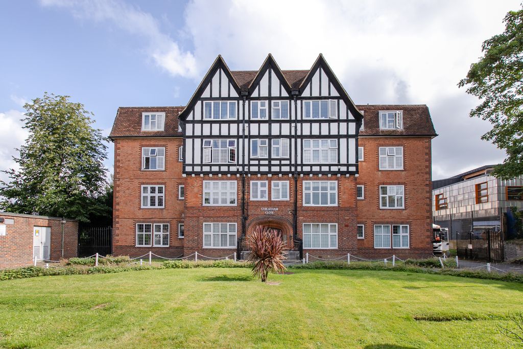 2 bed flat to rent in Streatham Close, Leigham Court Road, London SW16
