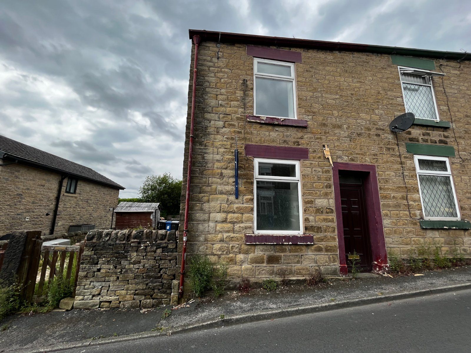 2 bed end terrace house for sale in Moorfield Terrace, Hollingworth