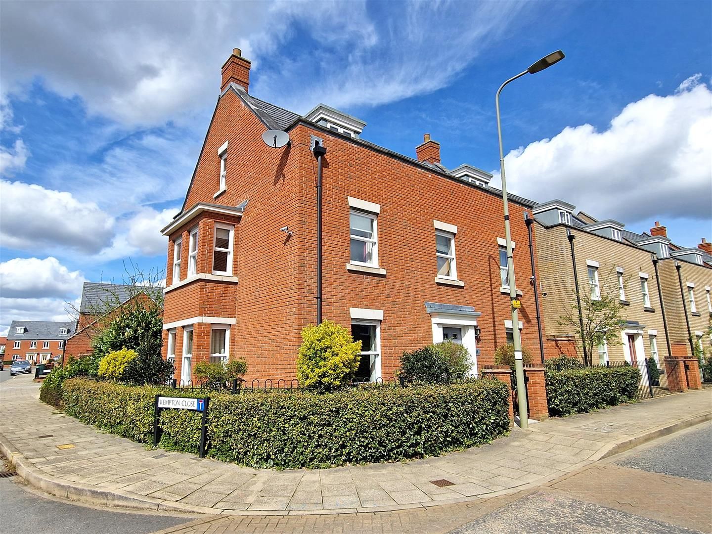 6 bed detached house for sale in Whitelands Way, Bicester, Oxfordshire