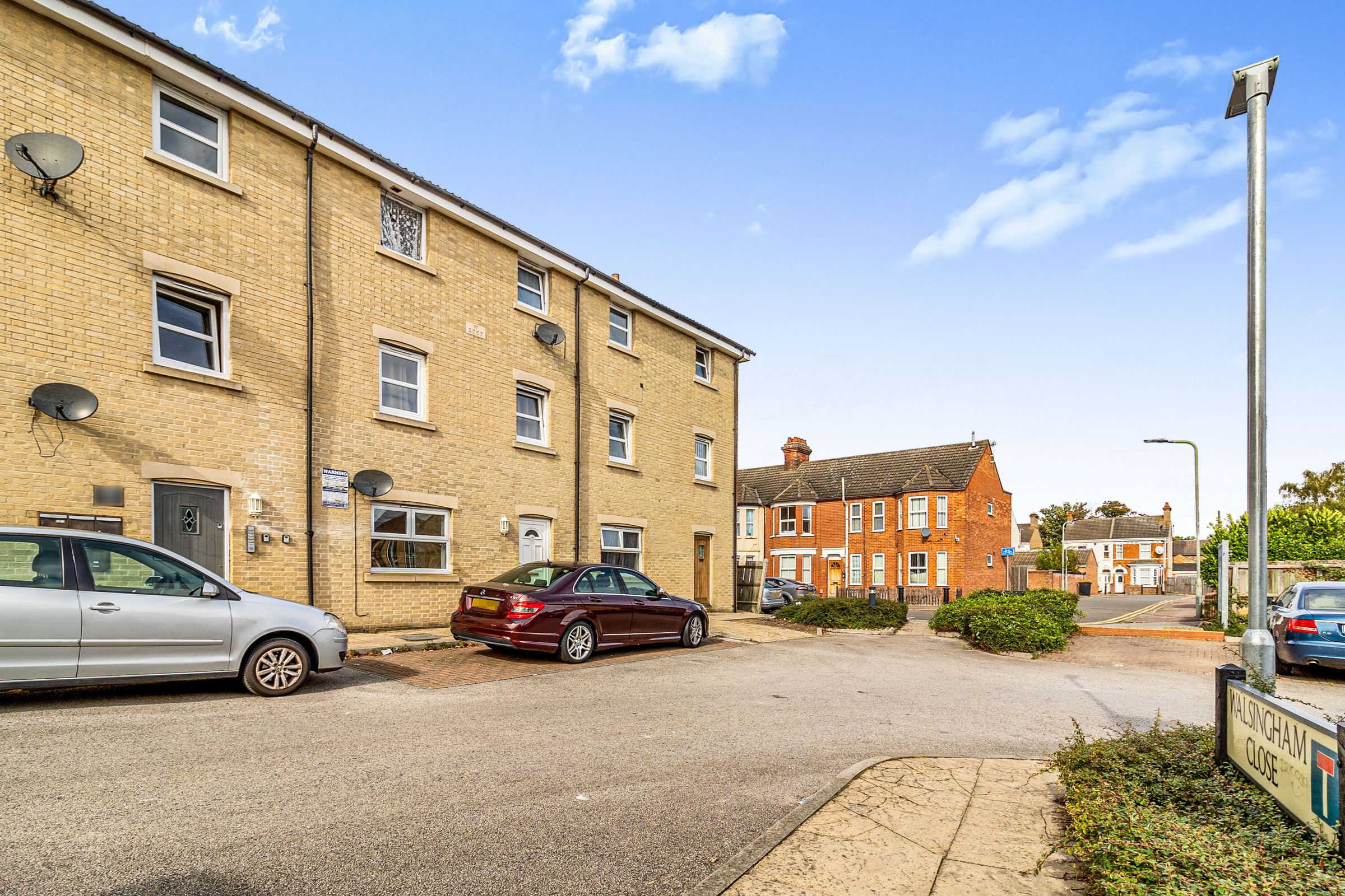 2 bed flat for sale in Walsingham Close, Bedford MK42 Zoopla