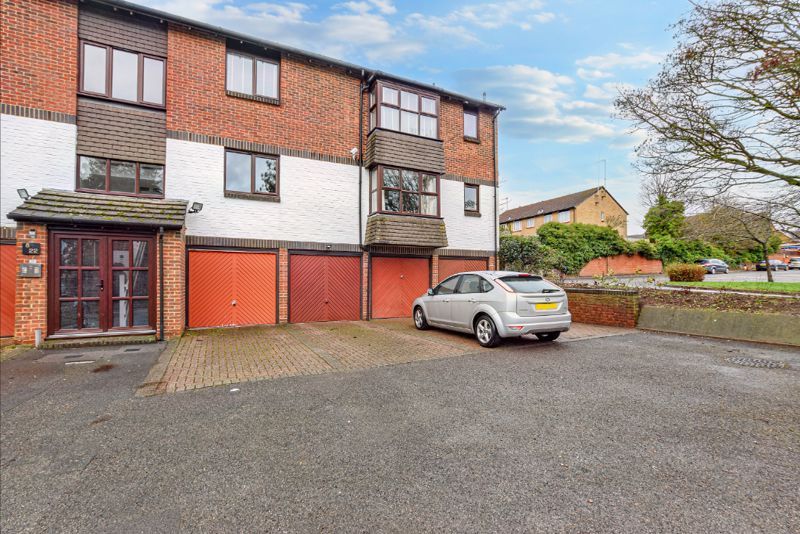 2 bed flat to rent in Mitchell Road, Farnborough, Orpington BR6 Zoopla