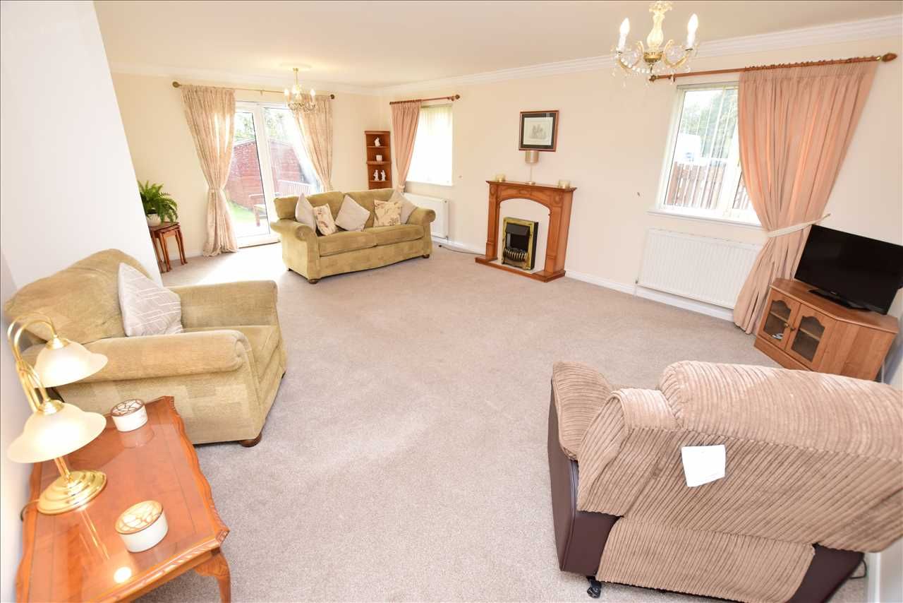 3 bed bungalow for sale in Boghall Road, Braidwood, Carluke ML8 Zoopla