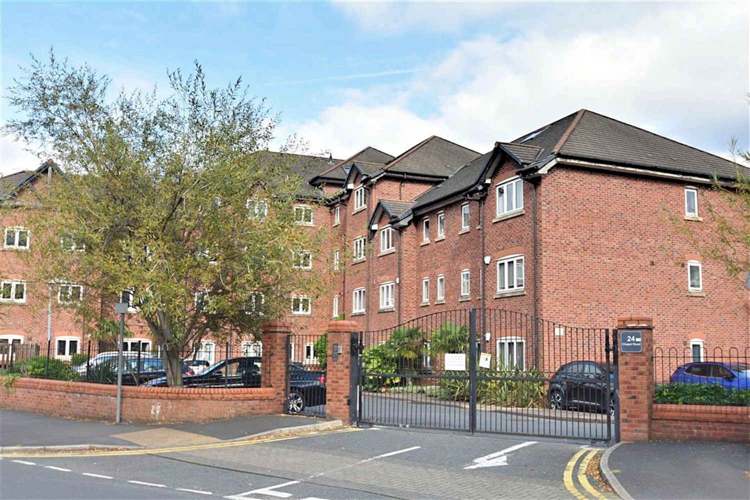 2 bed flat for sale in Chapel Road, Sale M33 Zoopla