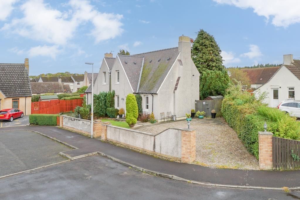 3 bed semidetached house for sale in Dundonald Park, Cardenden