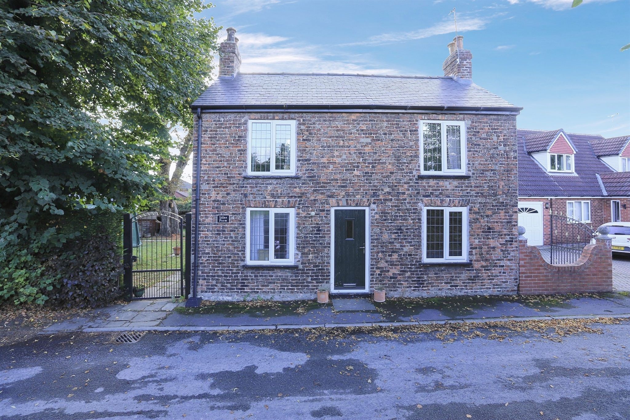 4 bed farmhouse for sale in Low Eggborough Road, Eggborough, Goole DN14