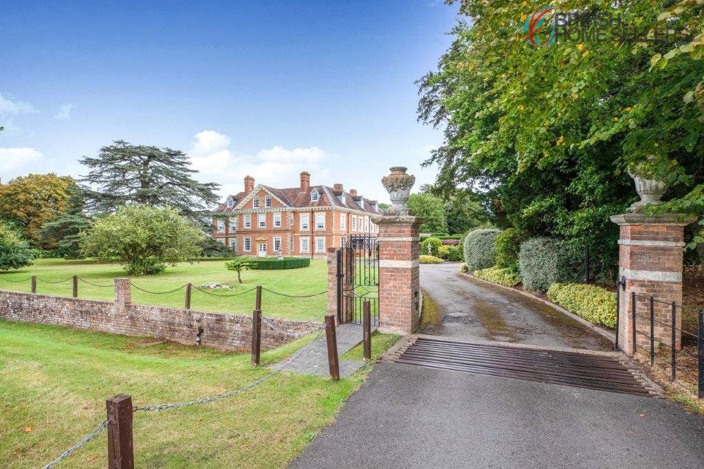 2 bed flat for sale in Clopton, StratfordUponAvon, Warwickshire CV37