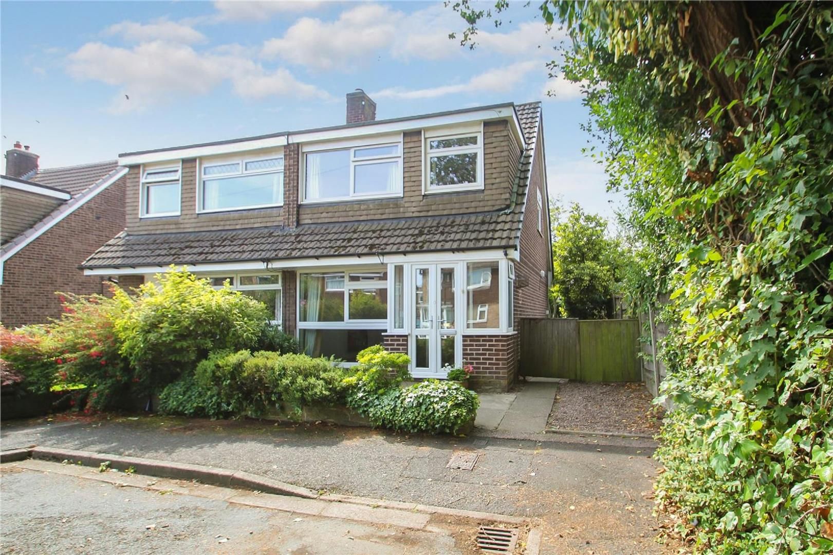 3 bed semidetached house for sale in Astbury Close, Altrincham WA15