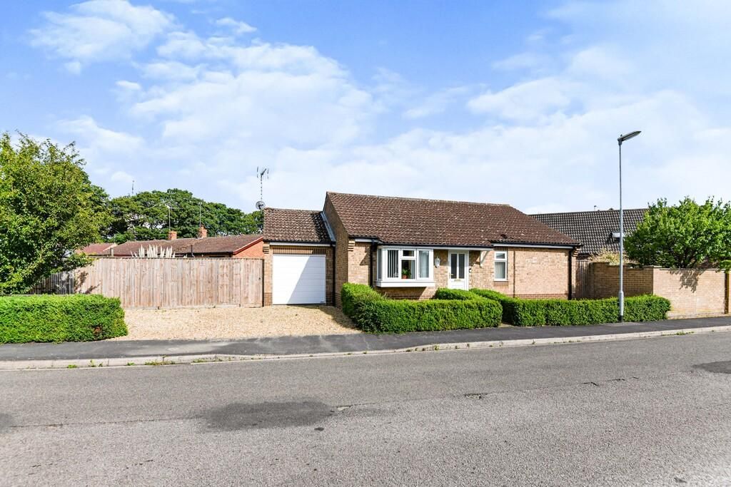 3 bed detached bungalow for sale in Churchfield Way, Wisbech St Mary